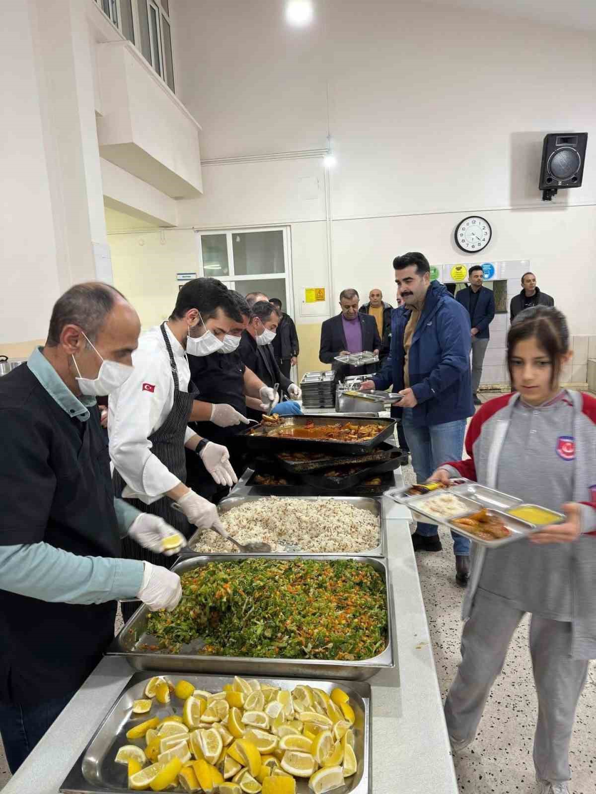 Kaymakam Eser, YBO &ouml;ğrencileriyle iftarda buluştu
