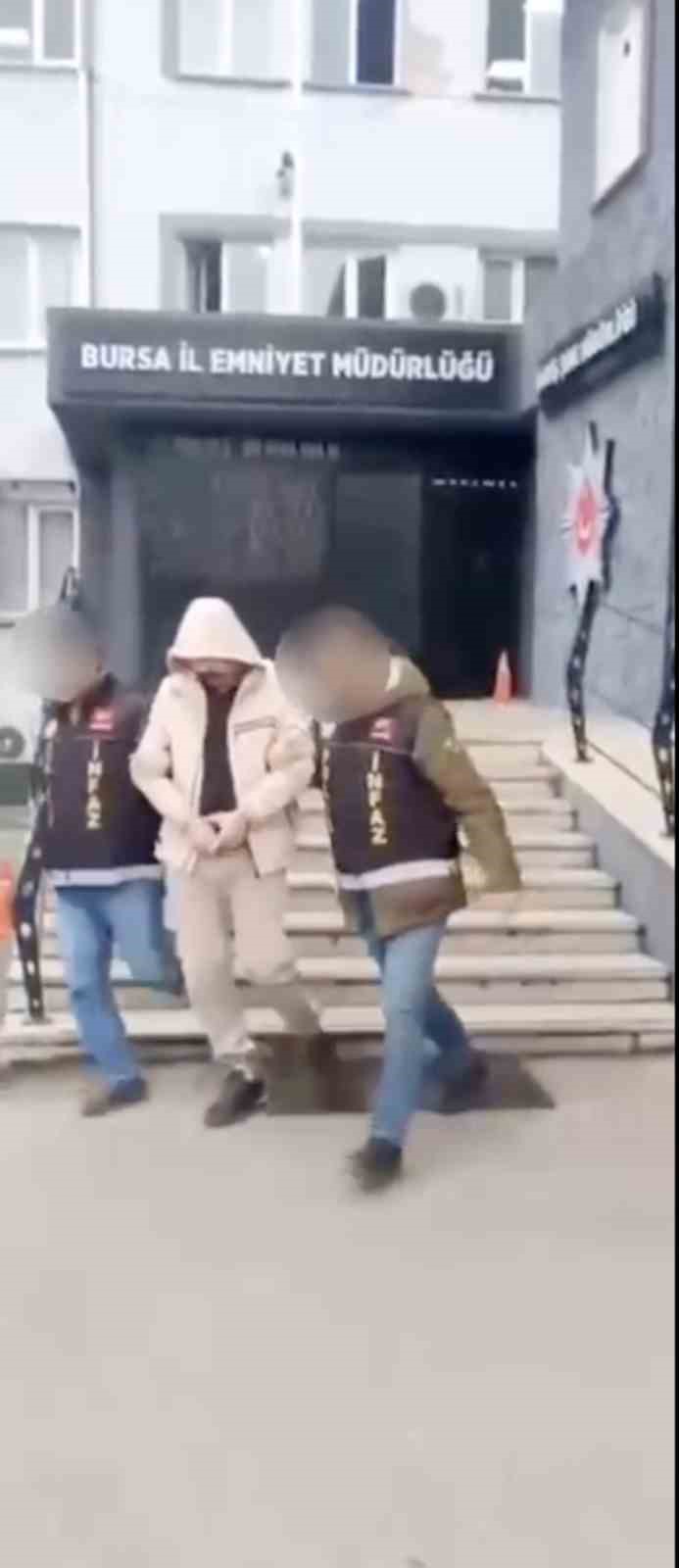 Bursa’da kesinleşmiş hapis cezası bulunan 3 firari yakalandı