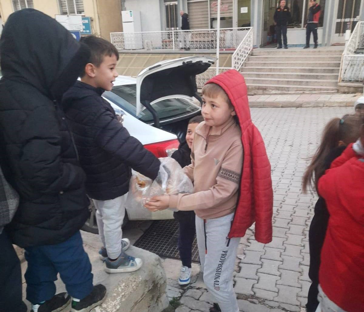 Hisarcık&rsquo;ta minikler oru&ccedil;larını Ramazan topu eşliğinde a&ccedil;tı
