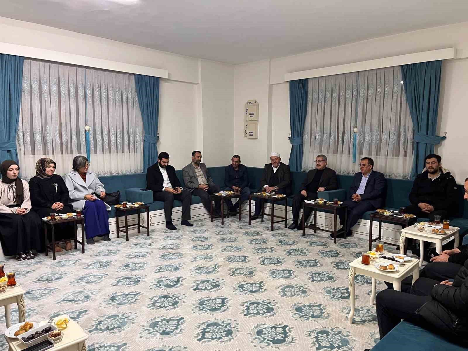 Erzurum&rsquo;da iftar sofrasında anlamlı buluşma
