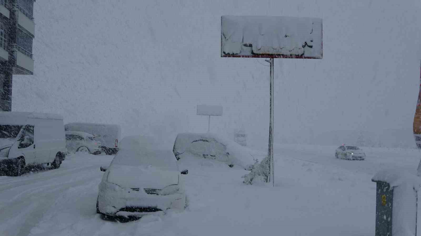 Bitlis’te 304 köy yolu kar nedeniyle ulaşıma kapandı