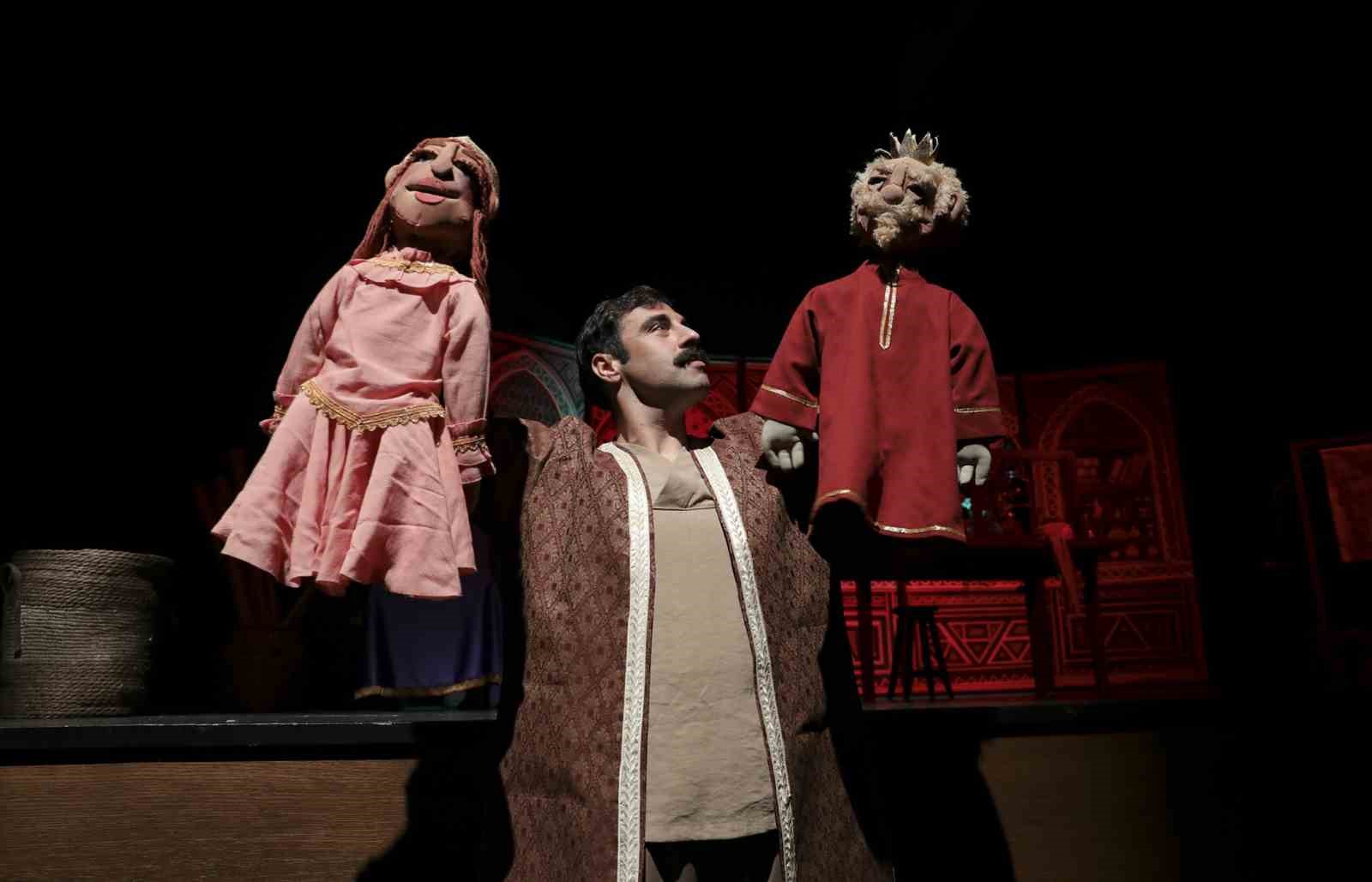 Mersin&rsquo;de Şehir Tiyatrosu gen&ccedil;leri &lsquo;Bilge Hekim Lokman&rsquo; ile buluşturdu
