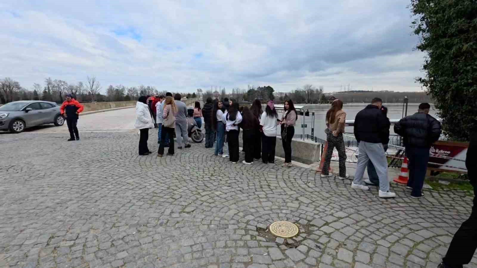 Edirne&rsquo;de taşkın sonrası hasar g&uuml;n y&uuml;z&uuml;ne &ccedil;ıktı: Su seviyesi 60 santimetre d&uuml;şt&uuml;
