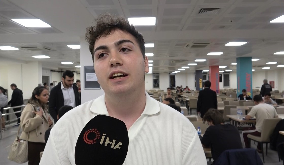 Vali Masatlı &uuml;niversite &ouml;ğrencileriyle iftar sofrasında bir araya geldi
