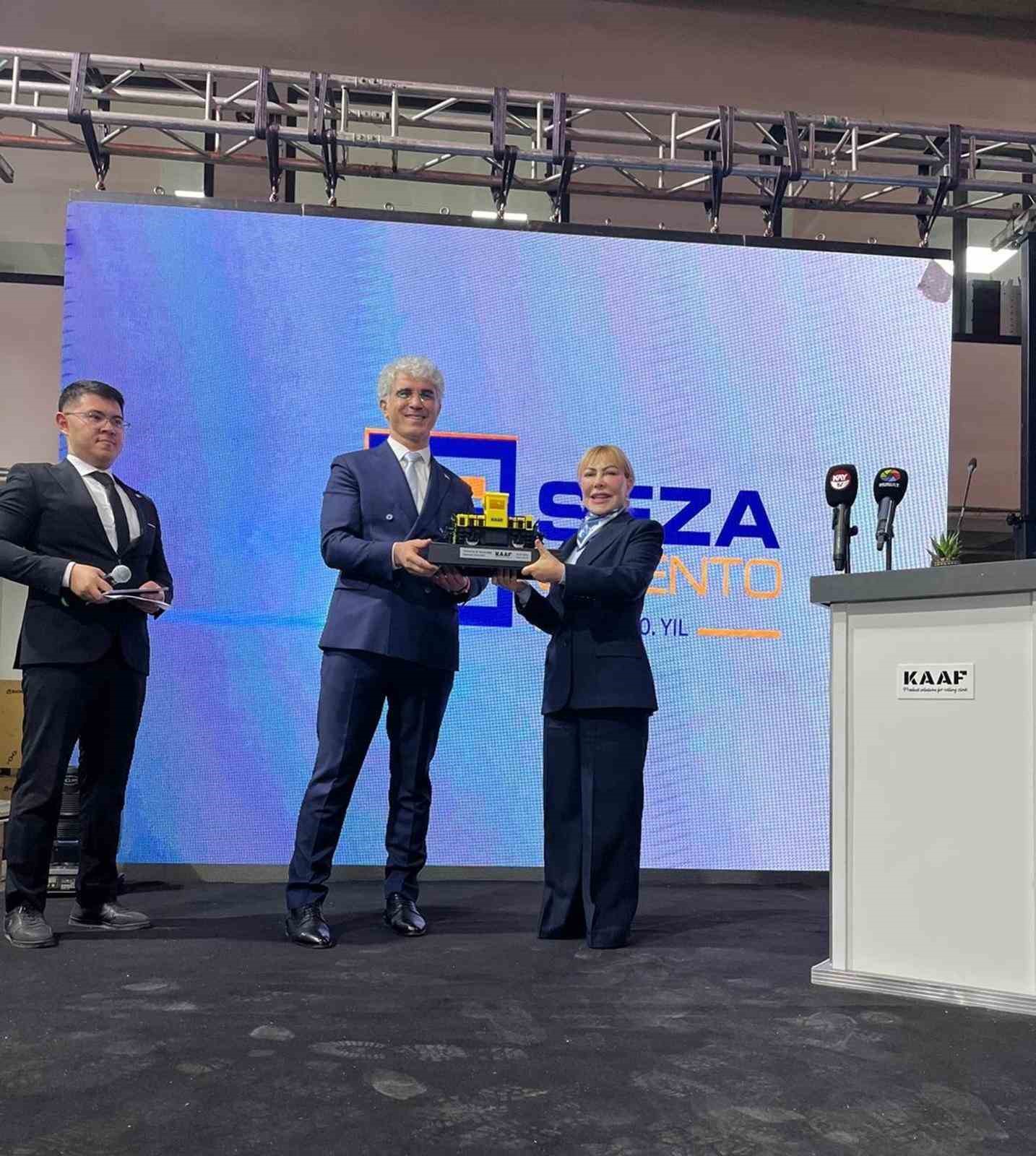 T&uuml;rkiye&rsquo;nin ilk yerli ve milli bataryalı manevra lokomotifini Seza &Ccedil;imento aldı
