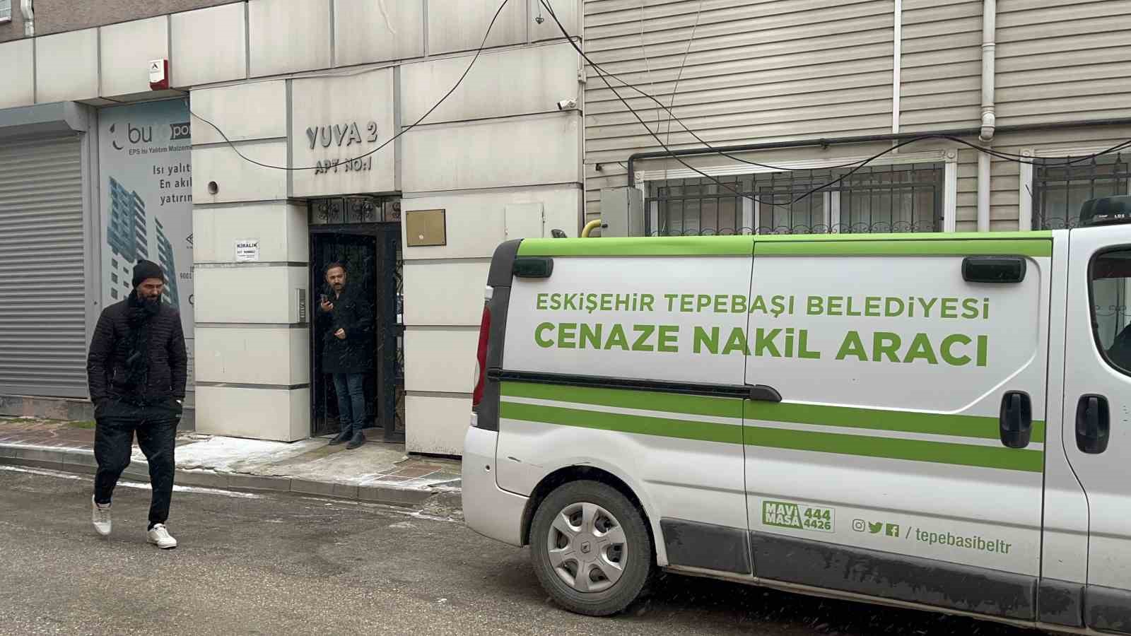 Ş&uuml;pheli şekilde &ouml;len kadının camdan atlayan kocası: "Sahurda balık yiyip ayran i&ccedil;miştik ondan zehirlenmiş olabilir"
