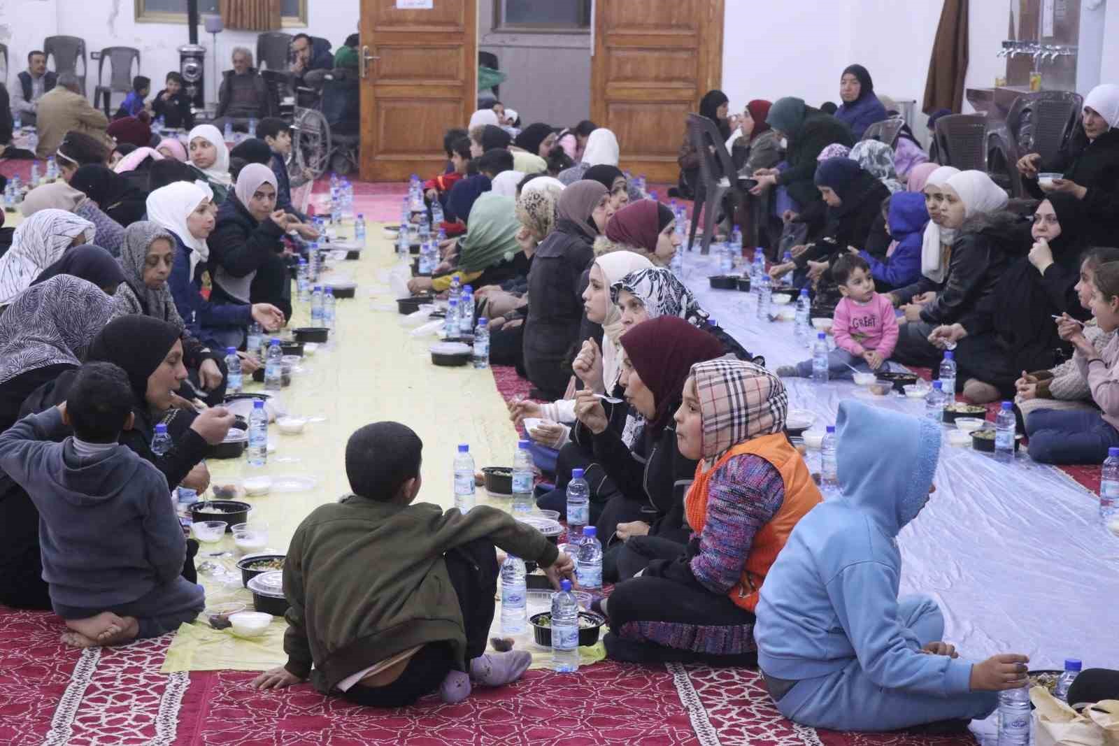 Çorum’dan Suriye’ye gönül köprüsü: Savaşta zarar gören camide günde yüzlerce kişi iftar sofrasında buluşuyor