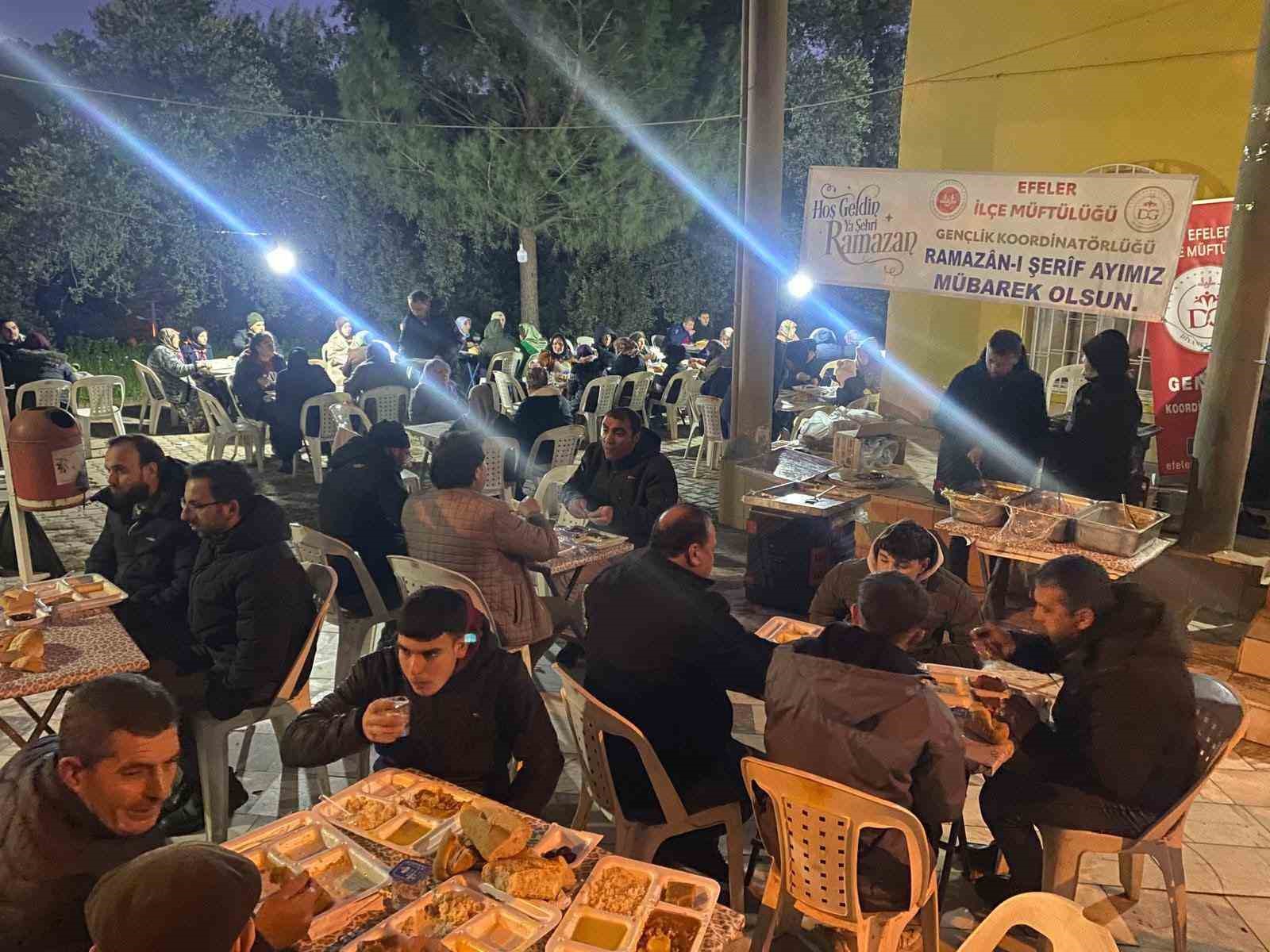 Efeler’de ’Mahallece İftardayız’ programı vatandaşları buluşturdu