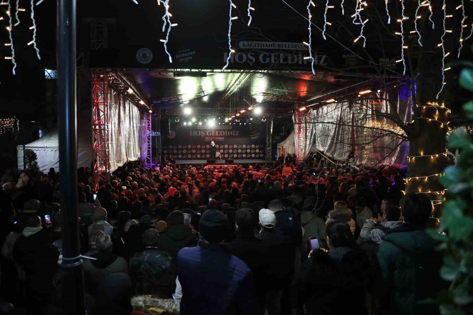 Nihat Hatipoğlu Kağıthane&rsquo;de binlerce kişiye seslendi
