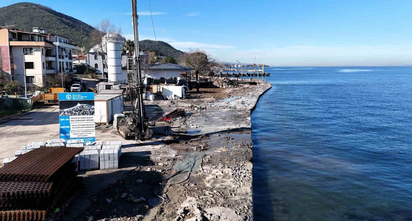 Ulaşlı Sahil şeridi fırtınaya karşı yenileniyor