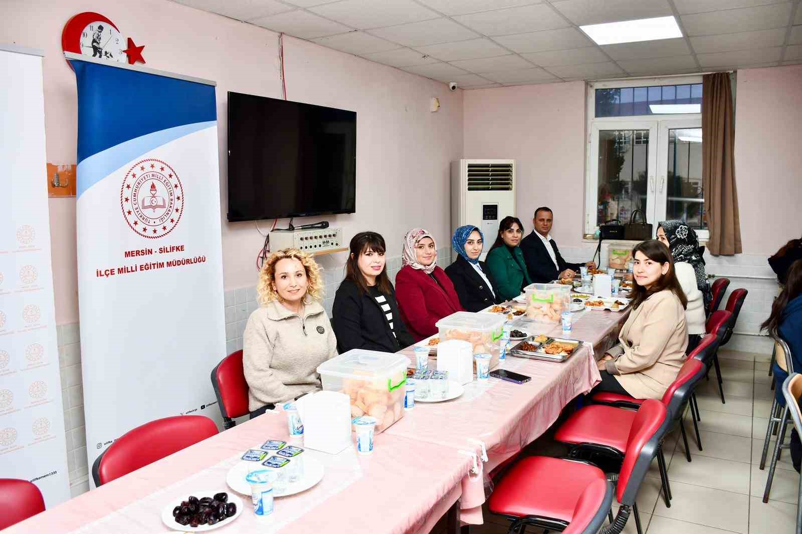 Silifke&rsquo;de cumhuriyet savcıları &ouml;ğrencilerle iftarda buluştu
