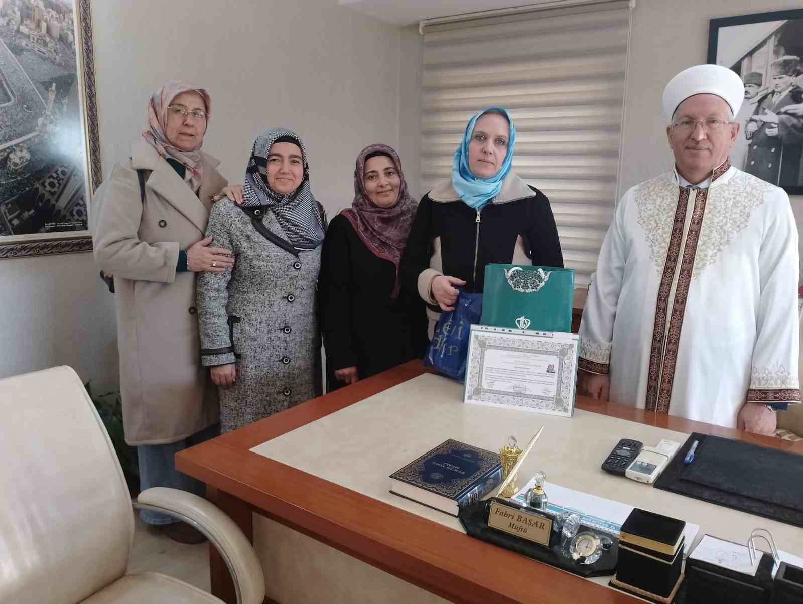 Alman vatandaşı Kerstin, İslam&rsquo;ı se&ccedil;erek "Elif" oldu
