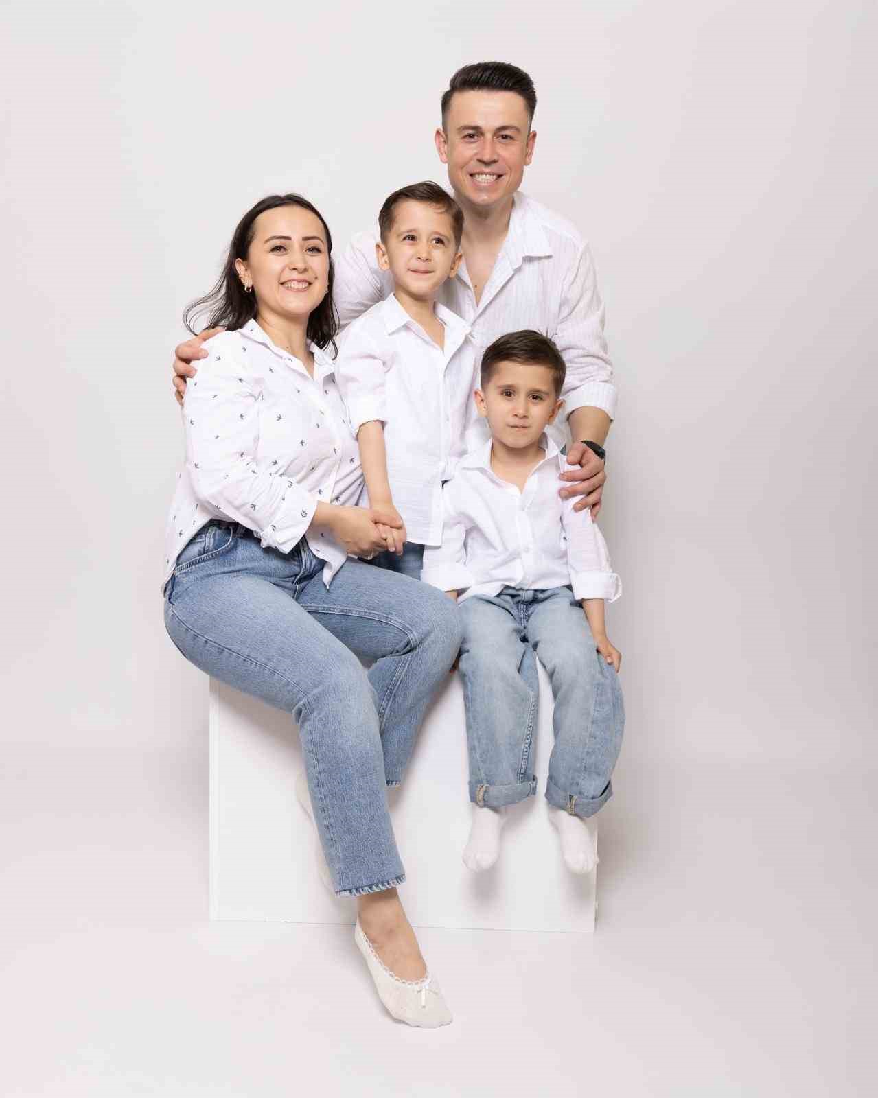 İkiz bebeklerinin fotoğraflarını &ccedil;ekerek başladı, evinin bir odasını st&uuml;dyoya &ccedil;evirdi
