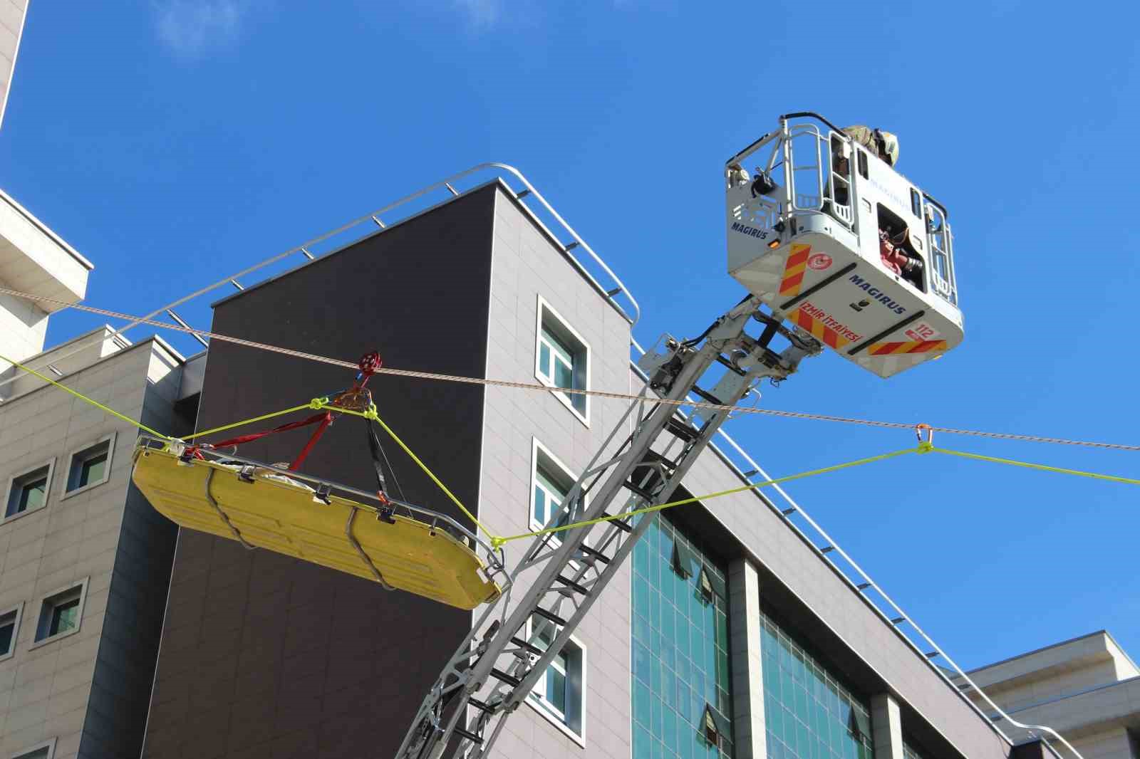 İzmir B&ouml;lge Adliye Mahkemesi&rsquo;nde bomba ve tahliye tatbikatı
