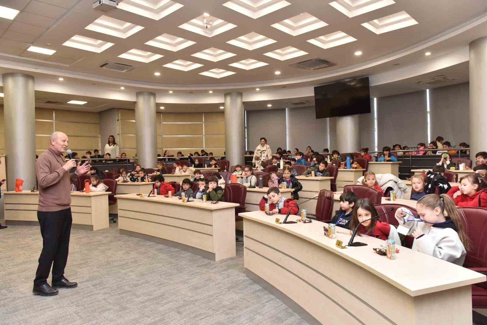 Kocag&ouml;z, 2. sınıf &ouml;ğrencilerine yerel y&ouml;netimi anlattı
