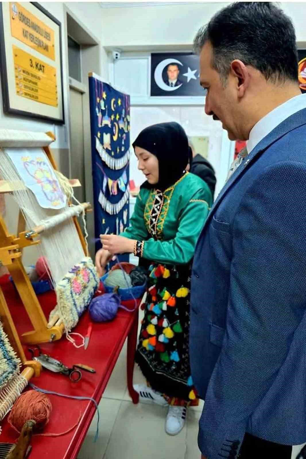 İl M&uuml;d&uuml;r&uuml; Uğurelli &ouml;ğrencilerle iftar sofrasında buluştu
