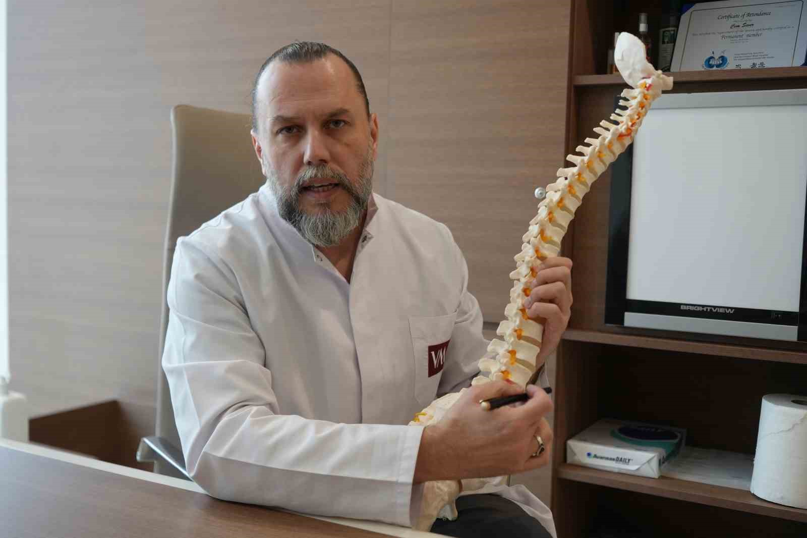 "Kapalı omurga cerrahisi ile fel&ccedil; riski yok denecek kadar azaltılabiliyor"
