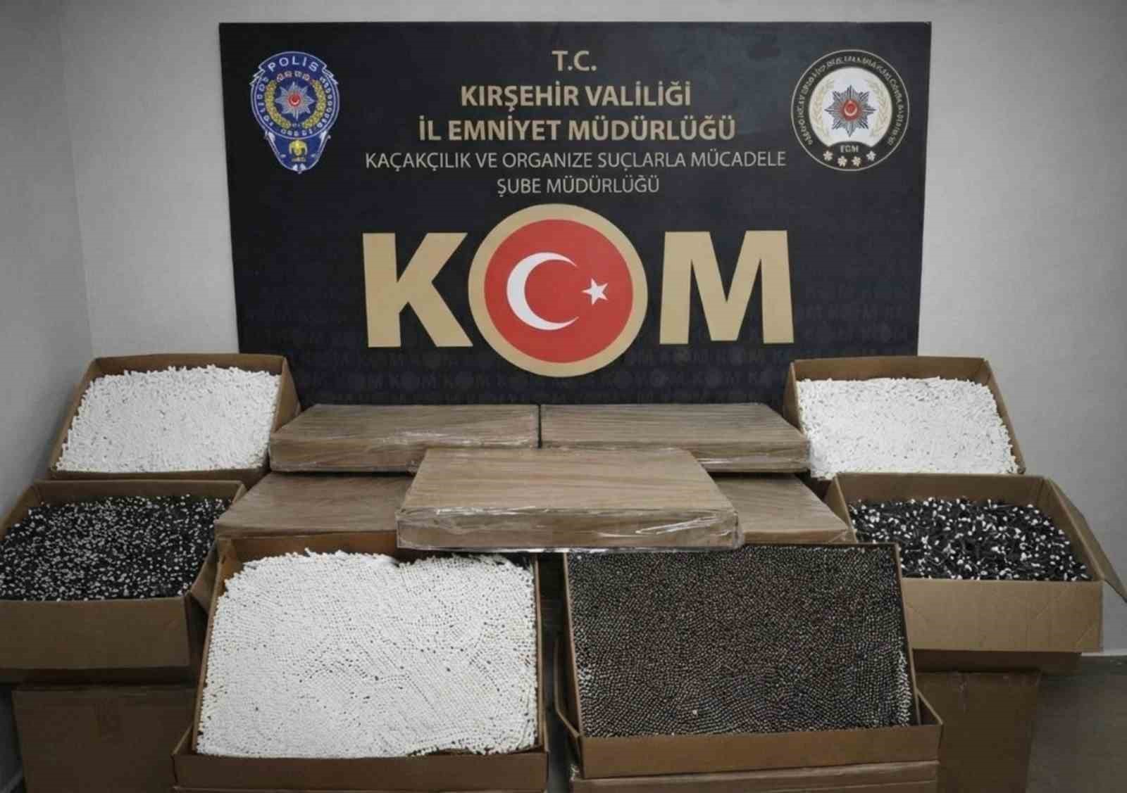 Kırşehir’de 90 bin dal doldurulmuş makaron ele geçirildi