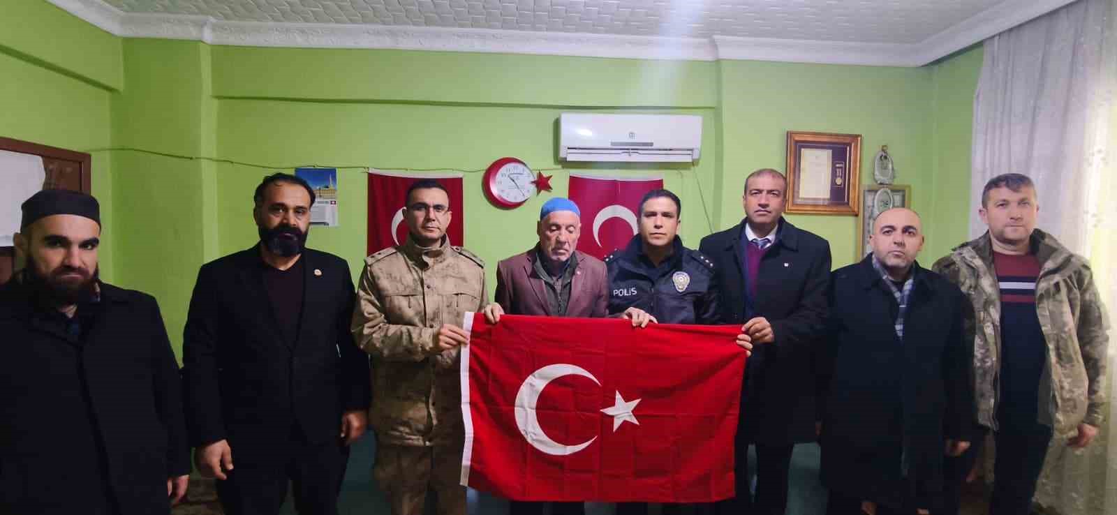 İdlib şehidi Sason&rsquo;da dualarla anıldı
