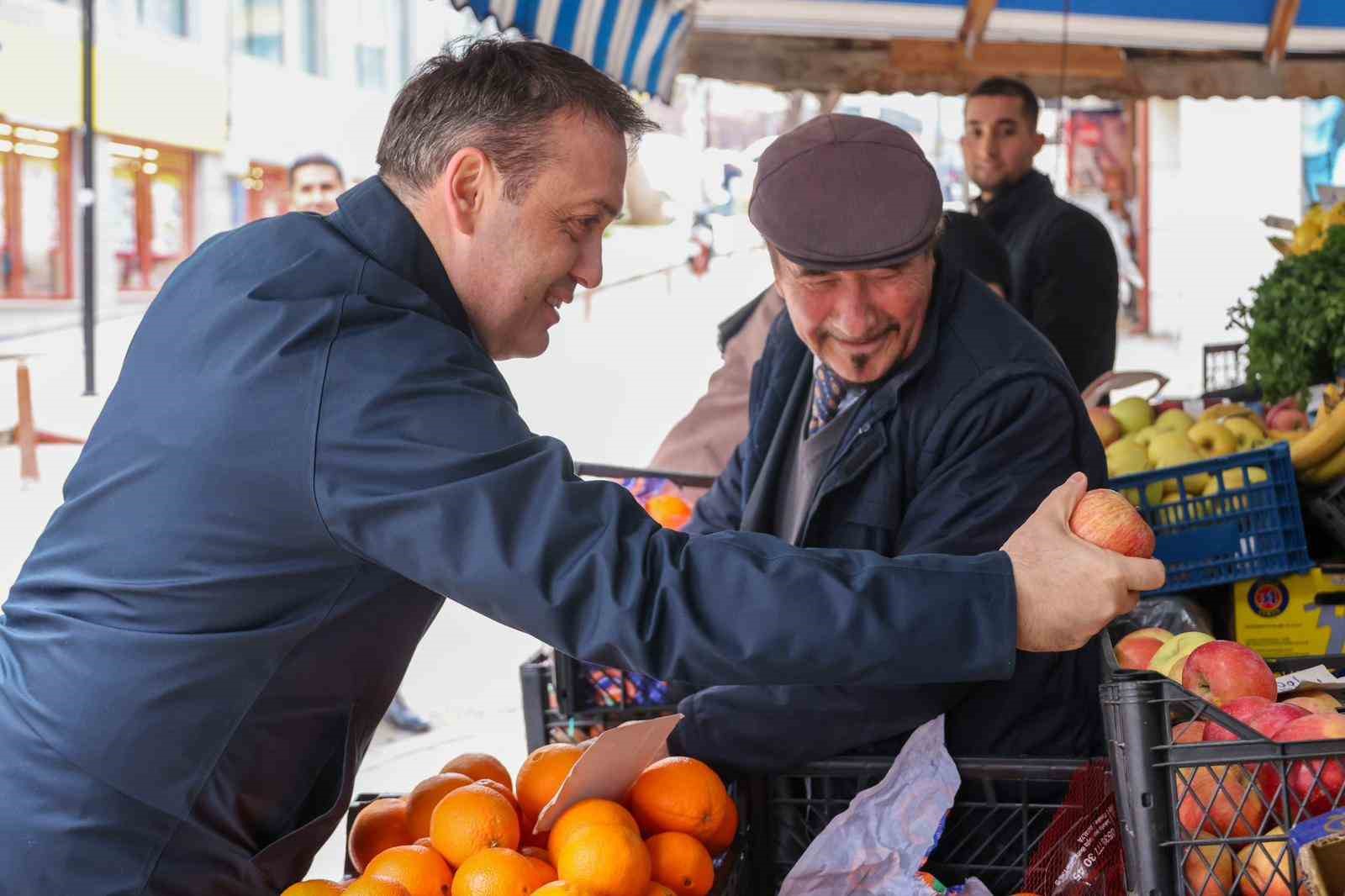 Bilecik Valisi Faik Oktay S&ouml;zer &ccedil;arşı esnafı ile bir araya geldi
