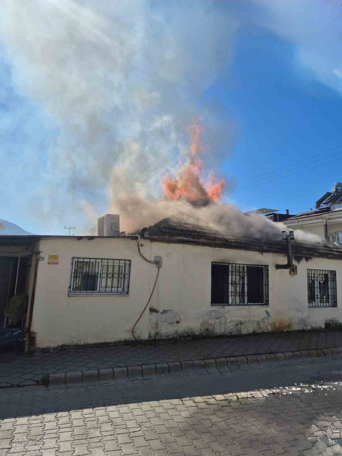 Fethiye&rsquo;de ev yangını
