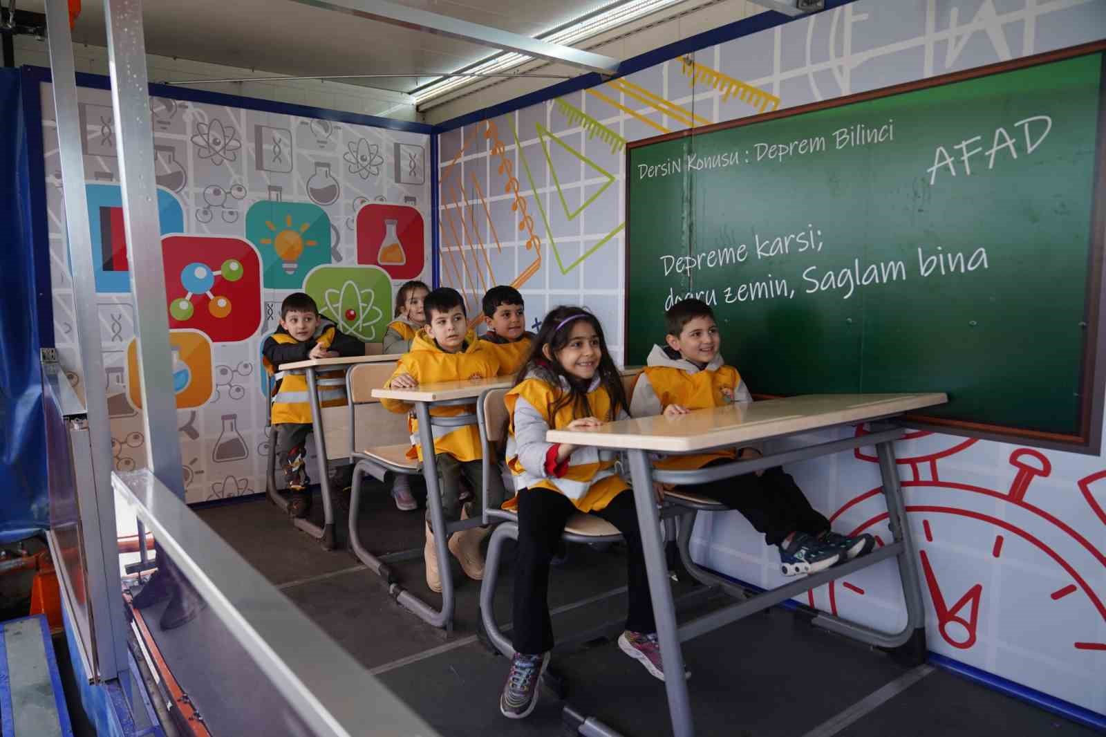 Deprem Sim&uuml;lasyon Tırı Atakum&rsquo;da
