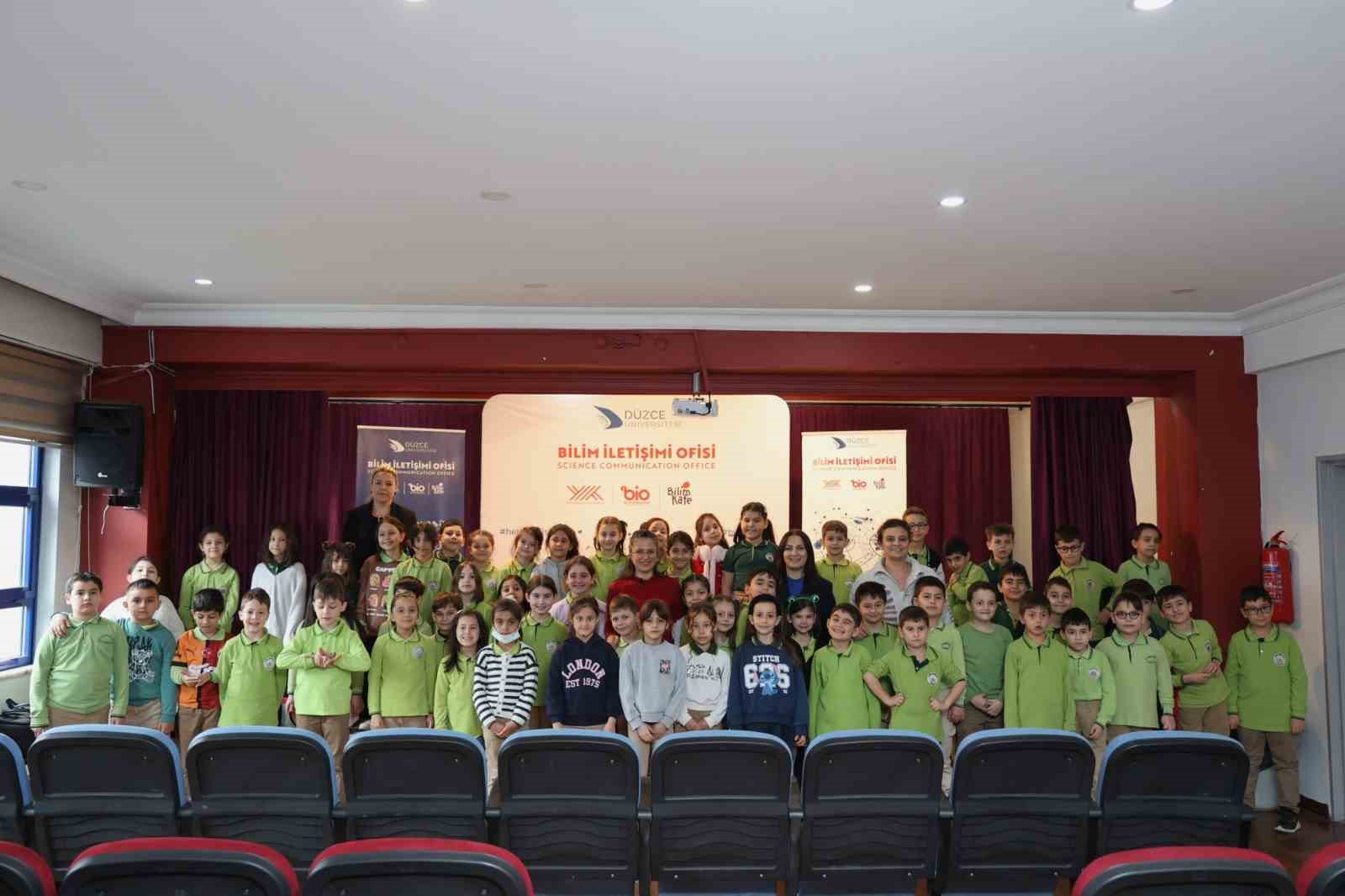 Bilim Kafe bu kez minik kalplere konuk oldu
