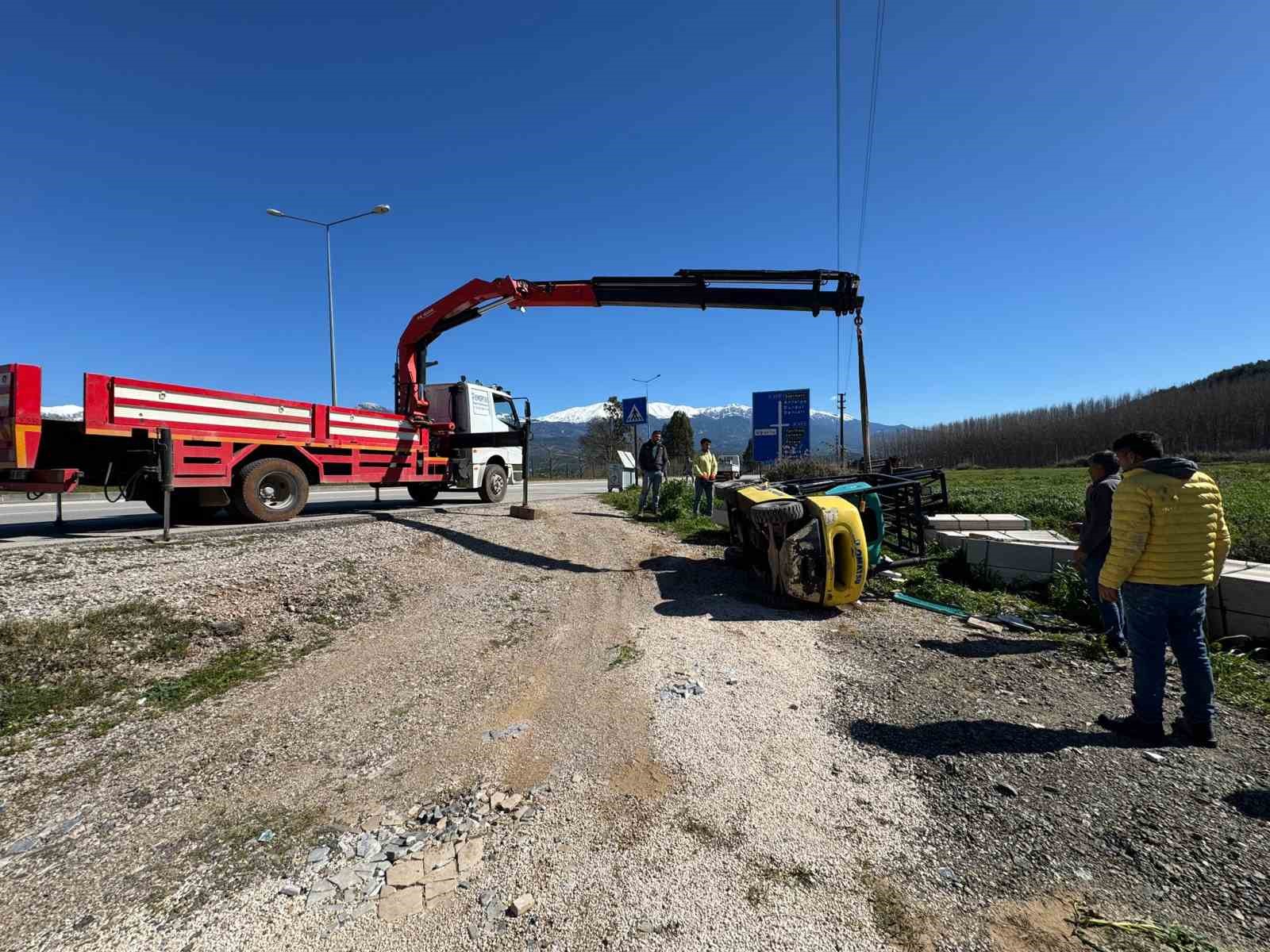 Seydikemer’de forklift devrildi: 1 yaralı