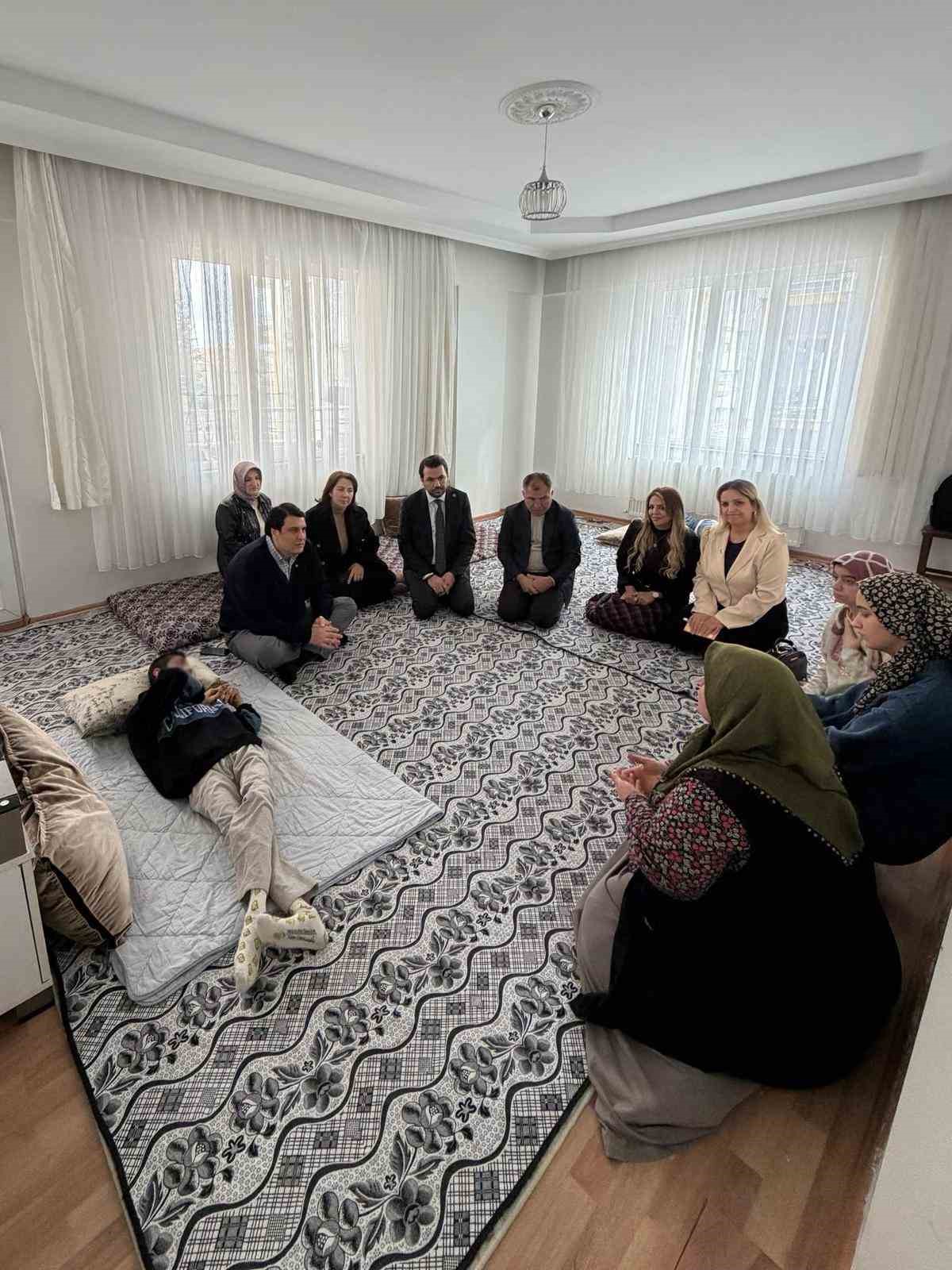 Yılmaz’dan çocuklara moral ziyareti