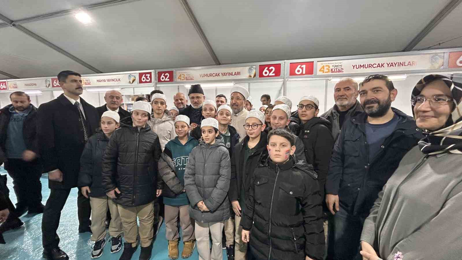Diyanet İşleri Başkanı Arpaguş: "Yery&uuml;z&uuml;nde kitabın ser&uuml;veni ilahi hitapla başlamıştır. İnsanlığı kitap ile tanıştıranlar da bu ilahi hitabın muhatabı olan peygamberlerdir"
