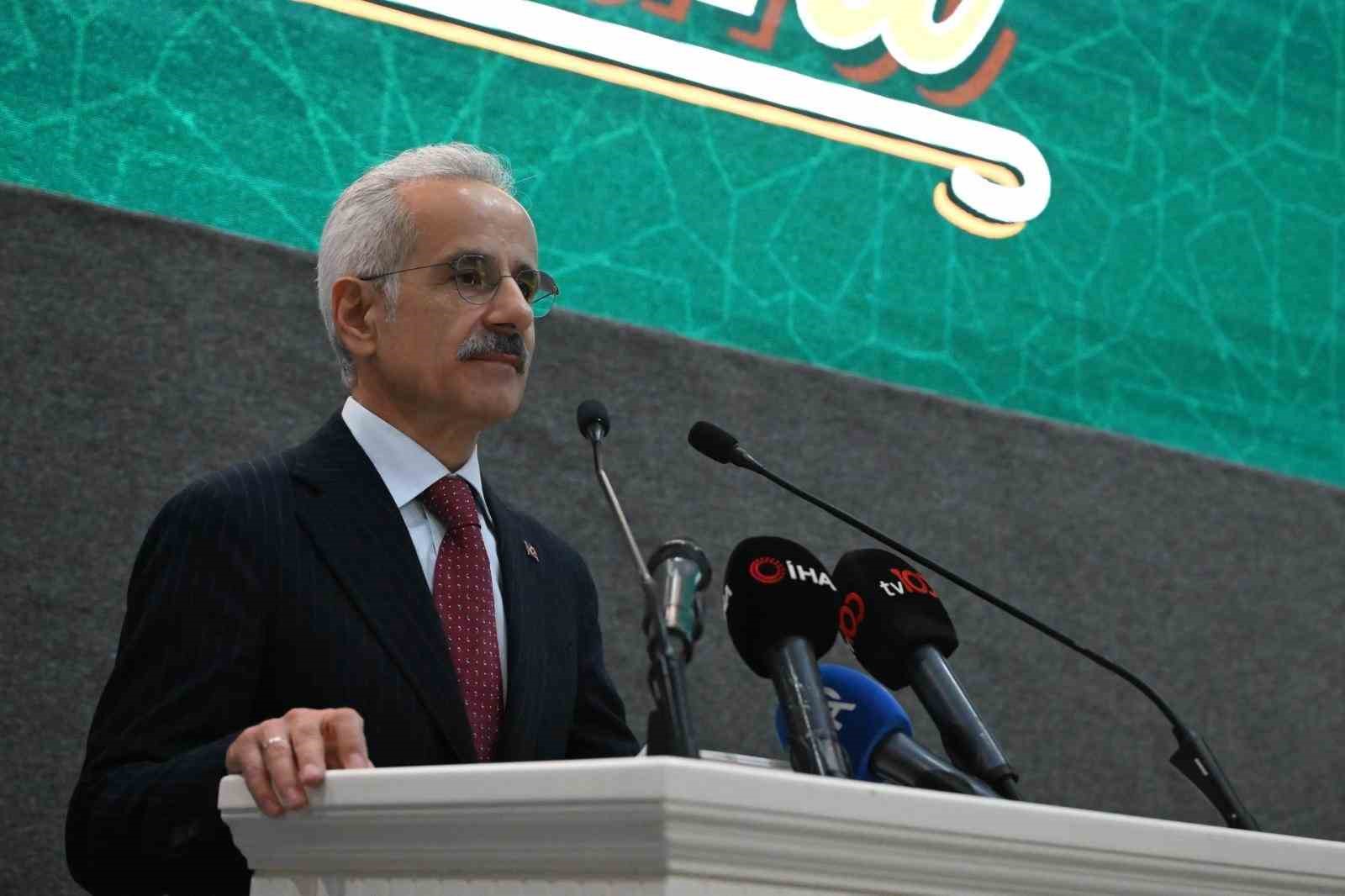 Bakan Uraloğlu: "15 yaşından k&uuml;&ccedil;&uuml;k &ccedil;ocuklar sosyal paylaşım sitelerinde hesap a&ccedil;amayacak"
