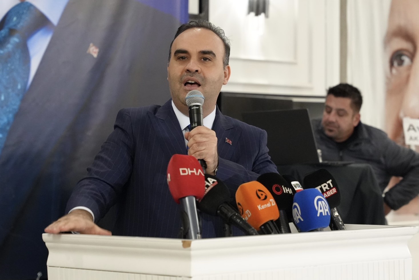 Bakan Kacır: "T&uuml;rk milleti m&uuml;hr&uuml;n&uuml; g&ouml;ky&uuml;z&uuml;ne vurdu"
