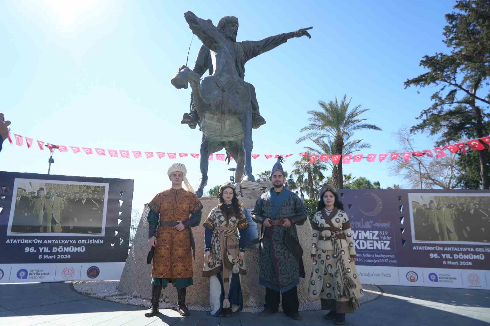 Antalya&rsquo;da 819. fetih ve 96. yıl coşkusu
