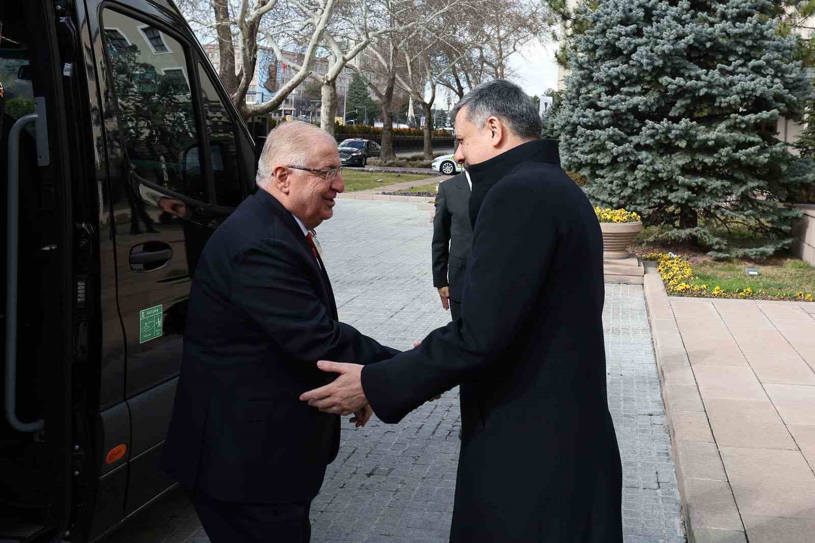 Bakan G&uuml;ler ve komuta kademesinden İ&ccedil;işleri Bakanı &Ccedil;ift&ccedil;i&rsquo;ye ziyaret

