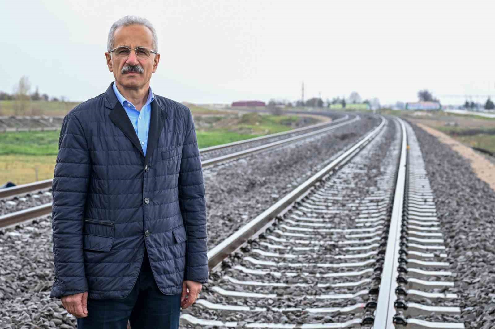Bakan Uraloğlu: "İstanbul Havalimanı ile Sabiha G&ouml;k&ccedil;en Havalimanı ilk kez doğrudan demiryolu ile birbirine bağlanacak"

