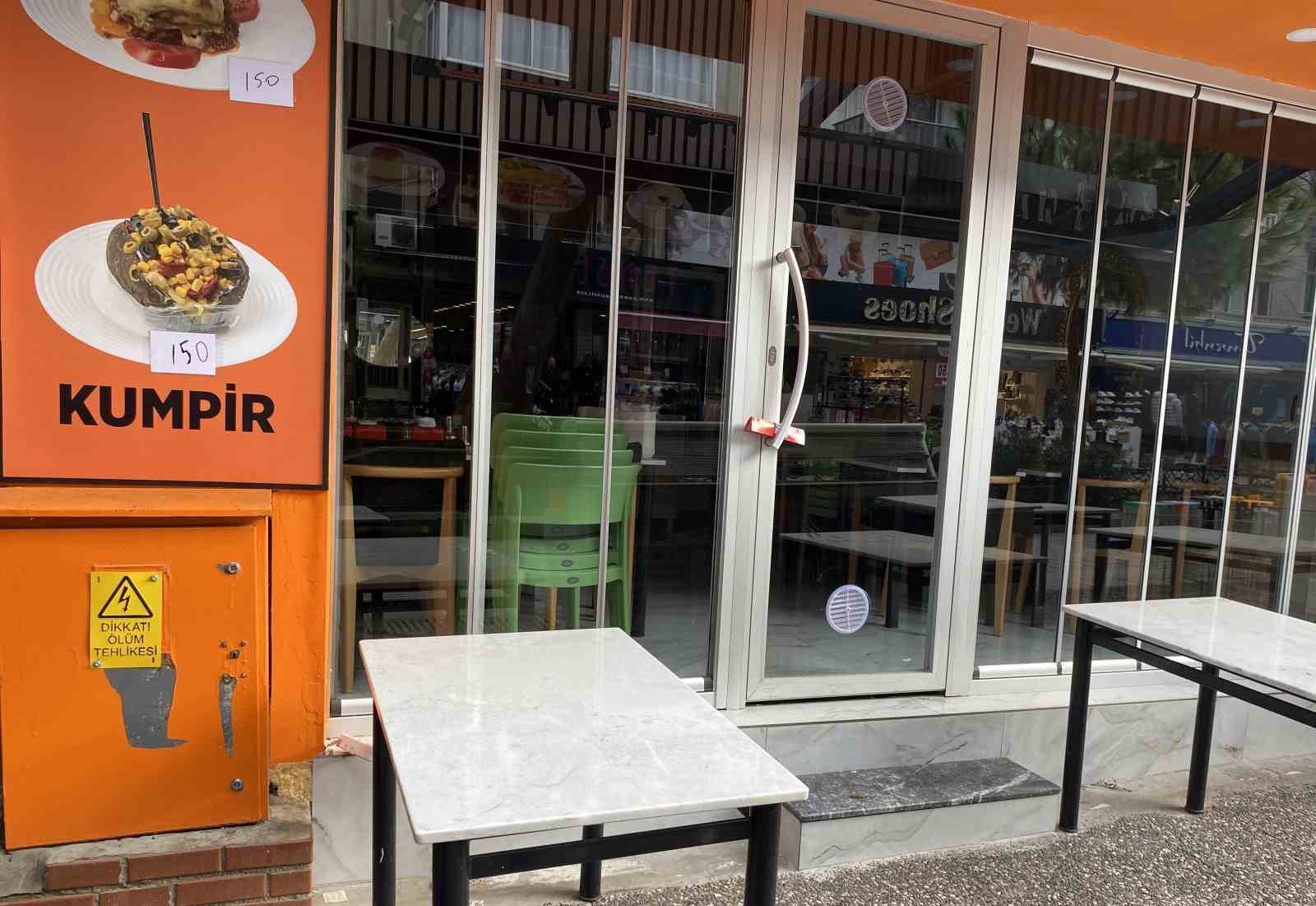 İzmir&rsquo;deki kumpir zehirlenmesi davasında sanığın eşine de hapis istemi
