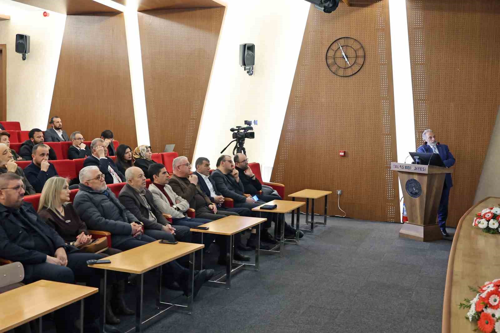 Başkan Yalçın’dan meclis üyelerine icraat sunumu