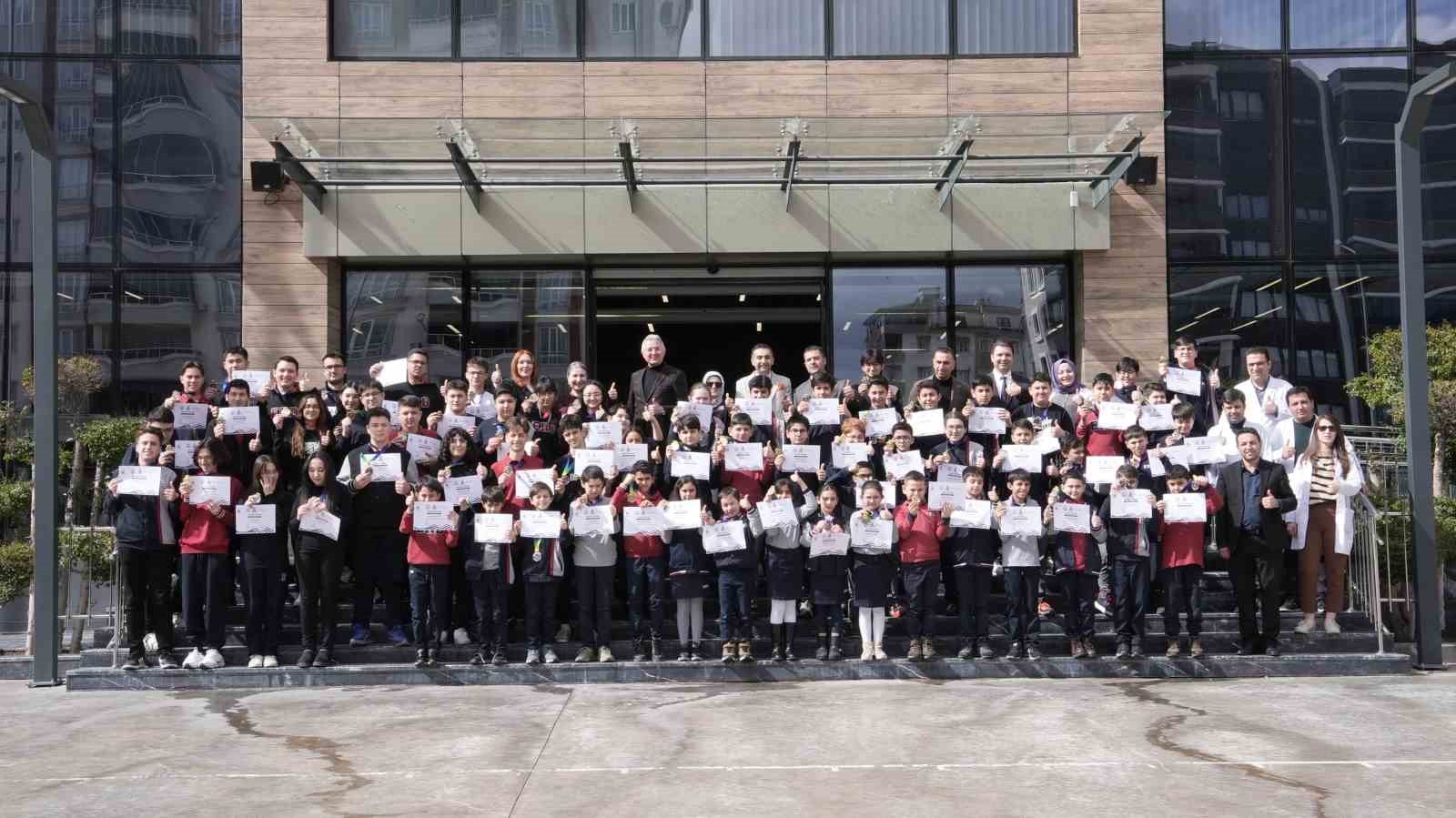 Erdem Koleji’nden AMO’da 74 madalya ile zirvede