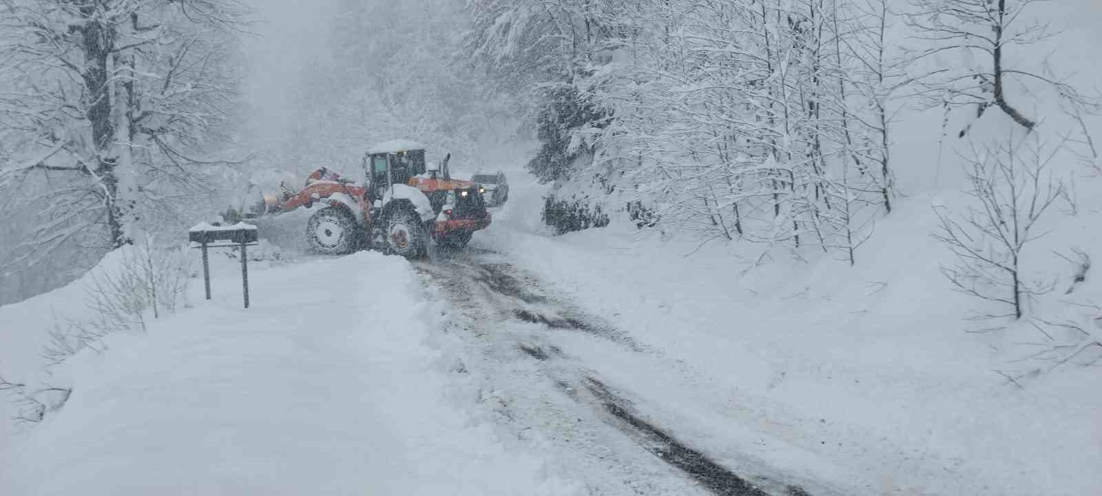 Ordu’da kardan kapanan 472 mahalle yolu ulaşıma açıldı