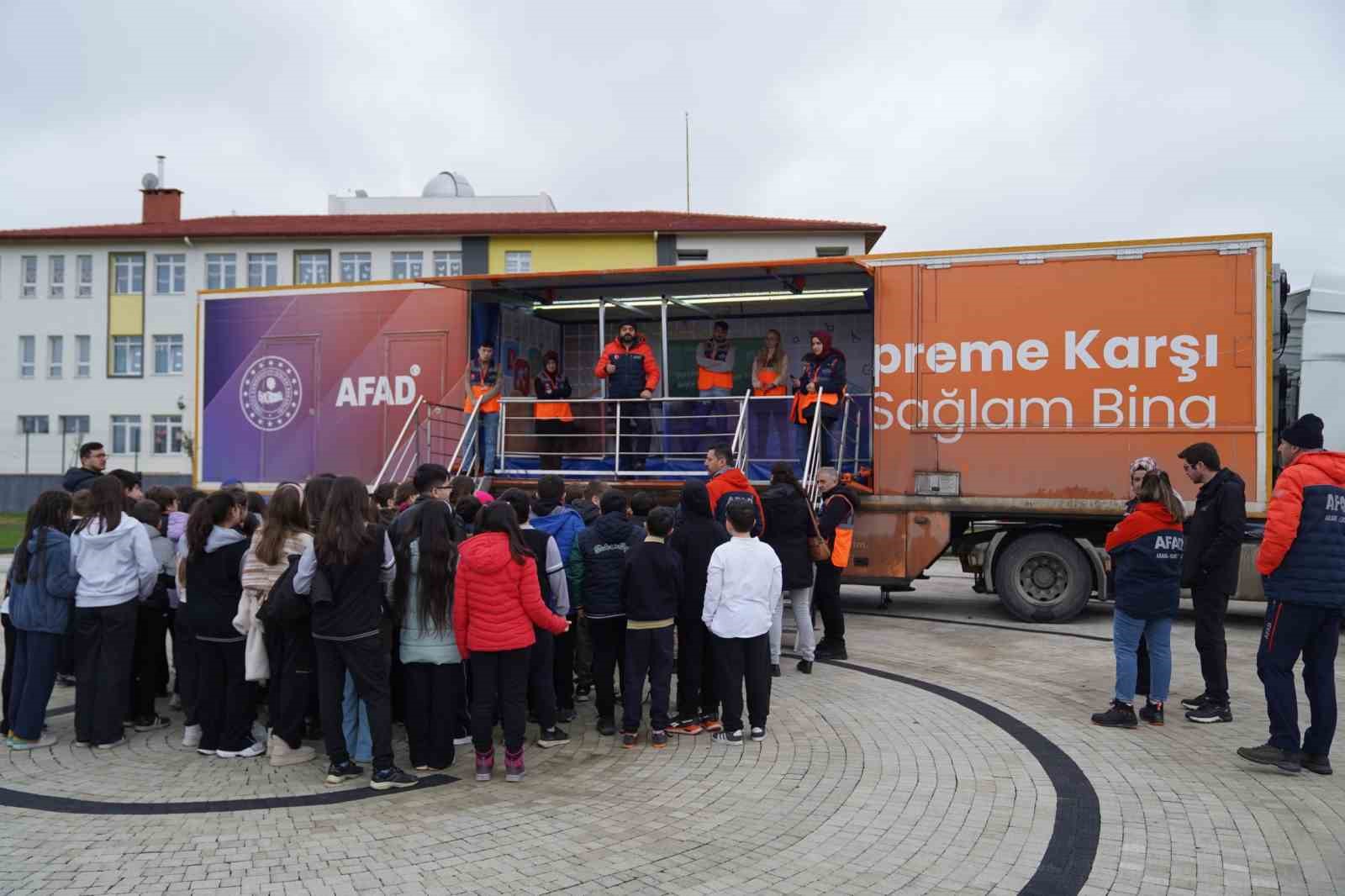 Deprem Simülasyon Tırı Atakum’da