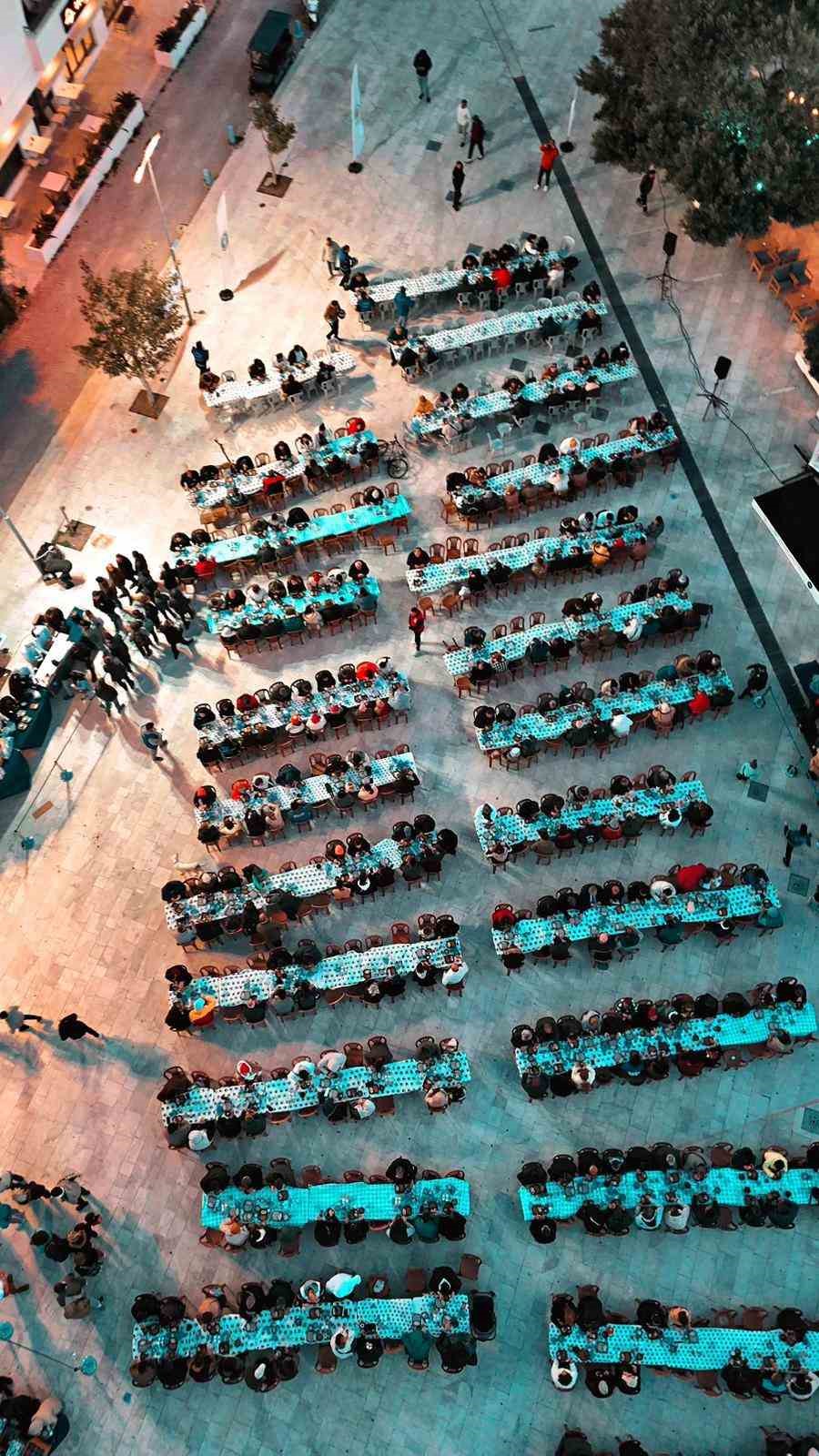 Dat&ccedil;a&rsquo;da 600 kişilik iftar sofrası kuruldu
