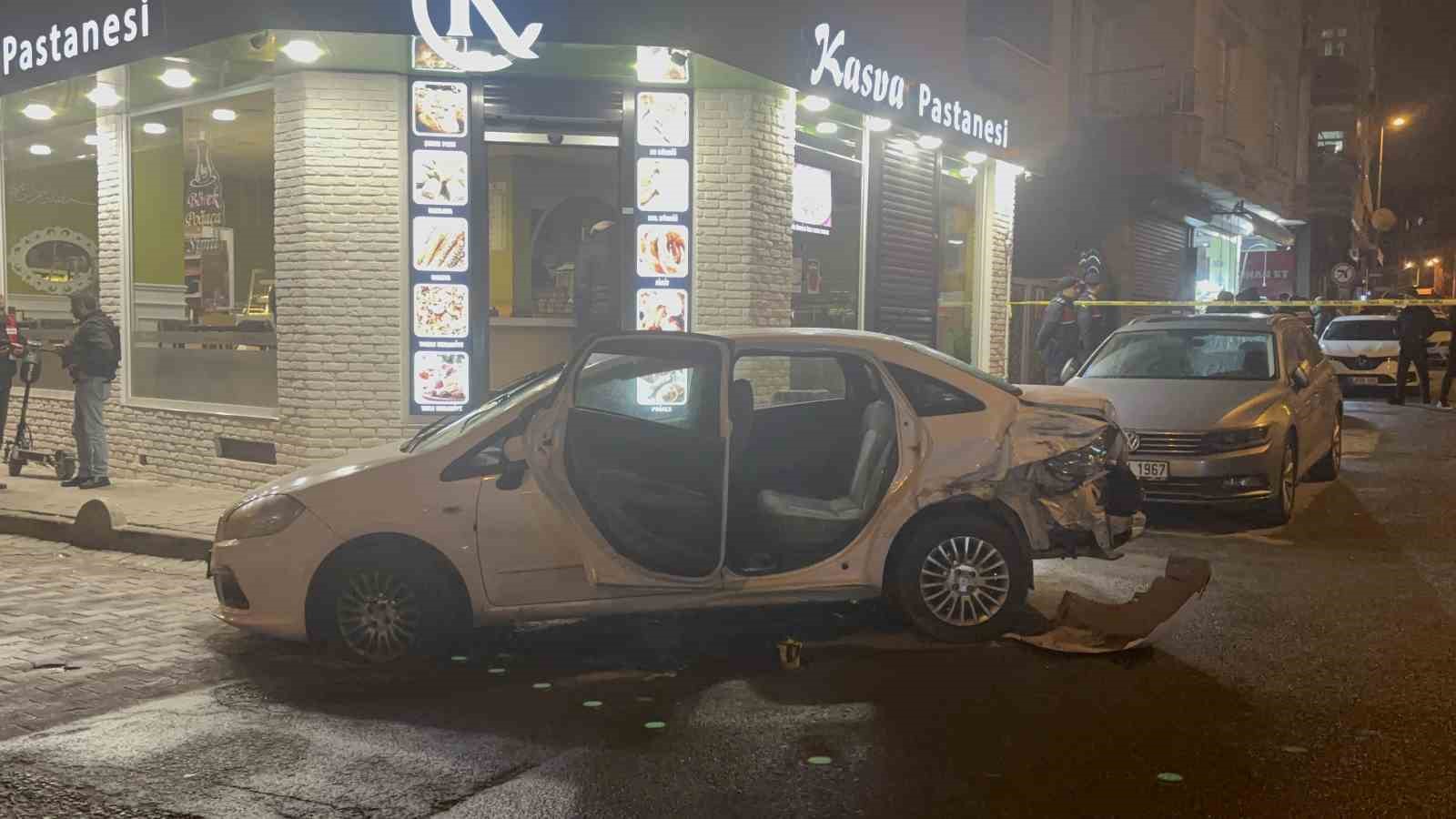 Bah&ccedil;elievler&rsquo;de uyuşturucu satıcılarına operasyon: Jandarmaya ateş a&ccedil;ıldı
