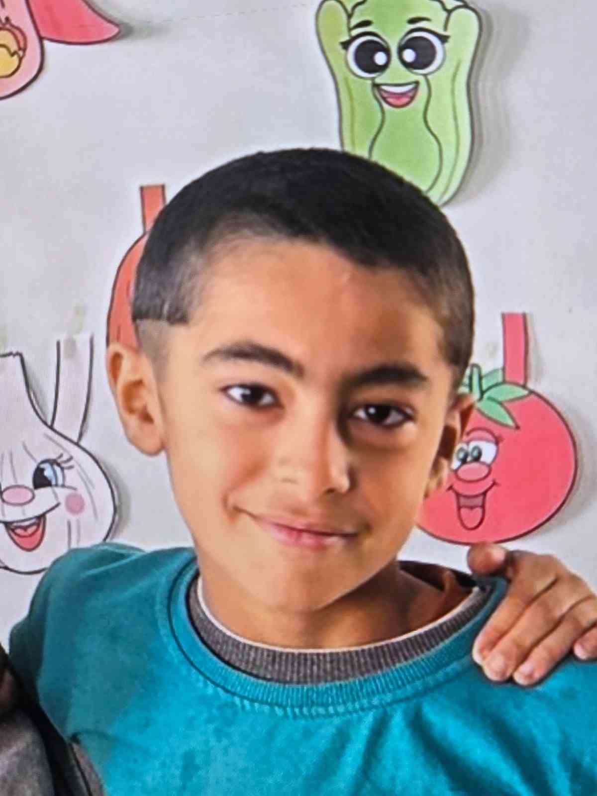 C&uuml;neyt&rsquo;e mezar olan &ccedil;ukur kapatıldı
