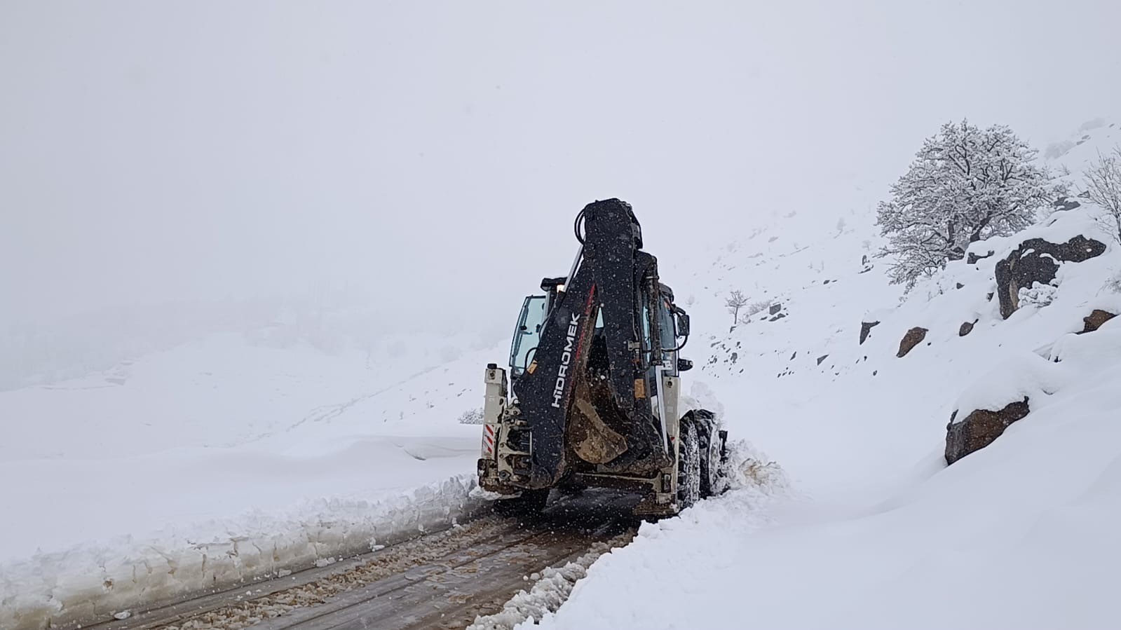 Şırnak&rsquo;ta 20 k&ouml;y yolu ulaşıma a&ccedil;ıldı
