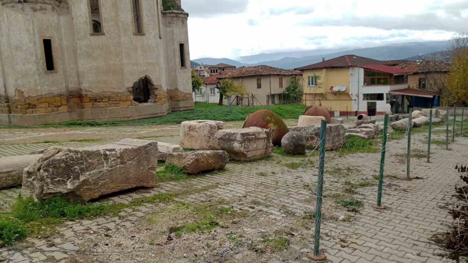 Bilecik&rsquo;te bin 800 yıllık k&uuml;pler g&uuml;n y&uuml;z&uuml;ne &ccedil;ıktı
