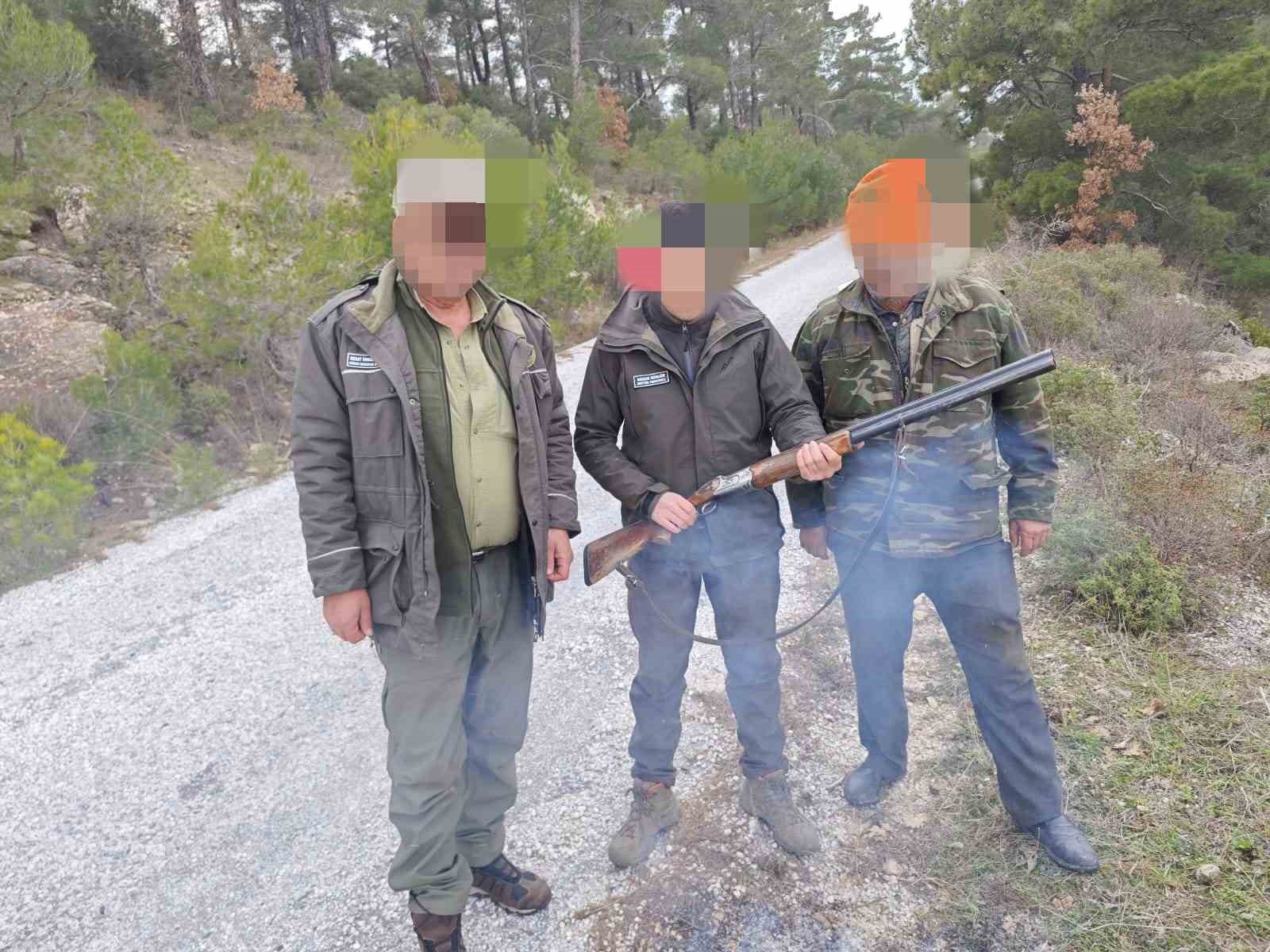 &Ccedil;anakkale&rsquo;de yasa dışı avcılık yapan 7 kişiye 98 bin TL ceza
