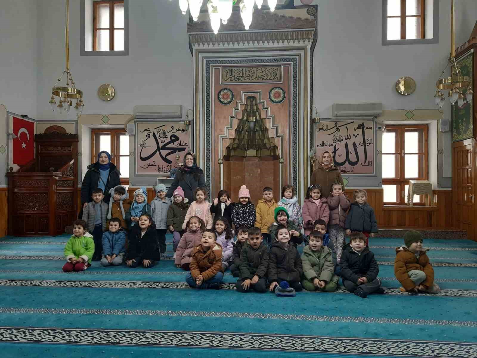 Anaokulu öğrencileri Yediler Camii’nde İslam kültürünü öğrendi