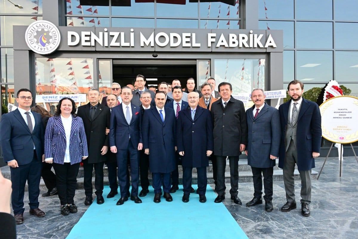 Vali K&ouml;şger; "Model fabrika ile Denizli&rsquo;ye &ouml;nemli bir yatırım kazandırılmış oldu"
