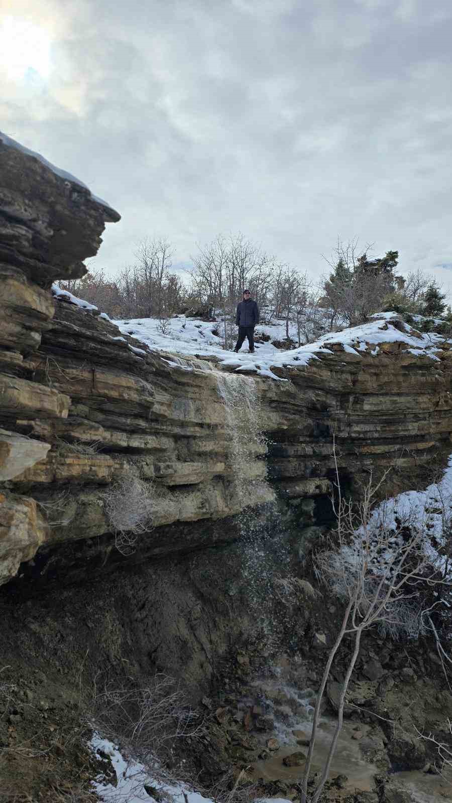 Yağmur ve kar, Harput&rsquo;ta doğal şelaleler oluşturdu
