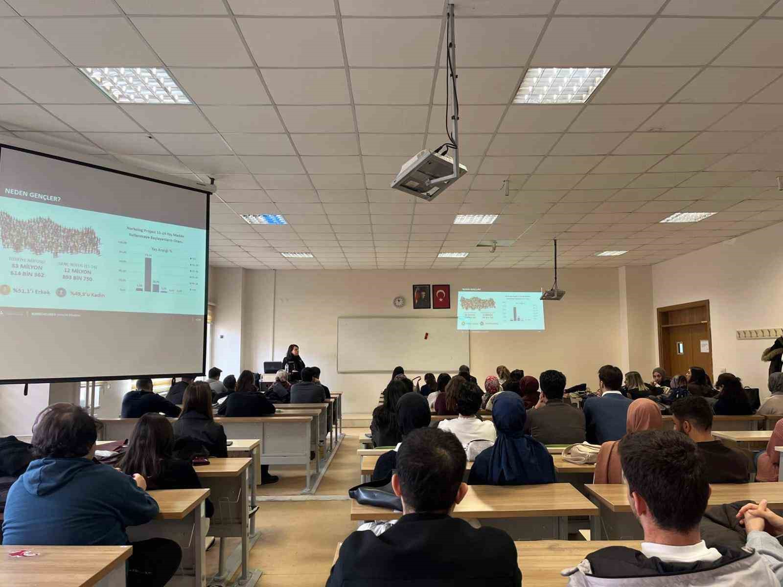 Erzincan emniyeti üniversite öğrencilerini uyuşturucuya karşı bilgilendirdi